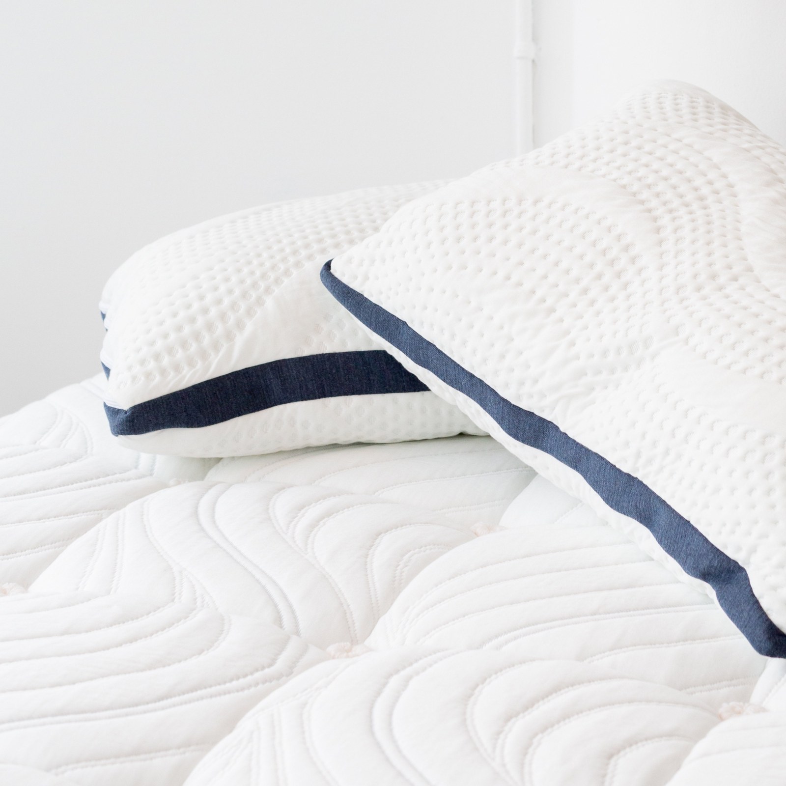 Close view of the Brentwood Home Oceano cover and comfort layers