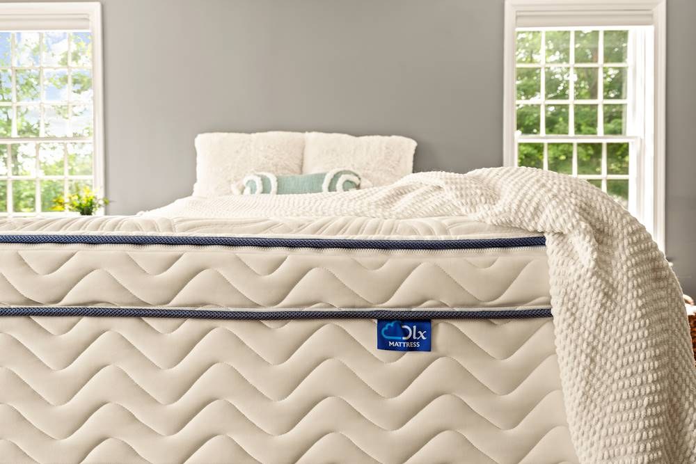 Close view of the DLX Premier Hybrid (Medium) cover and comfort layers