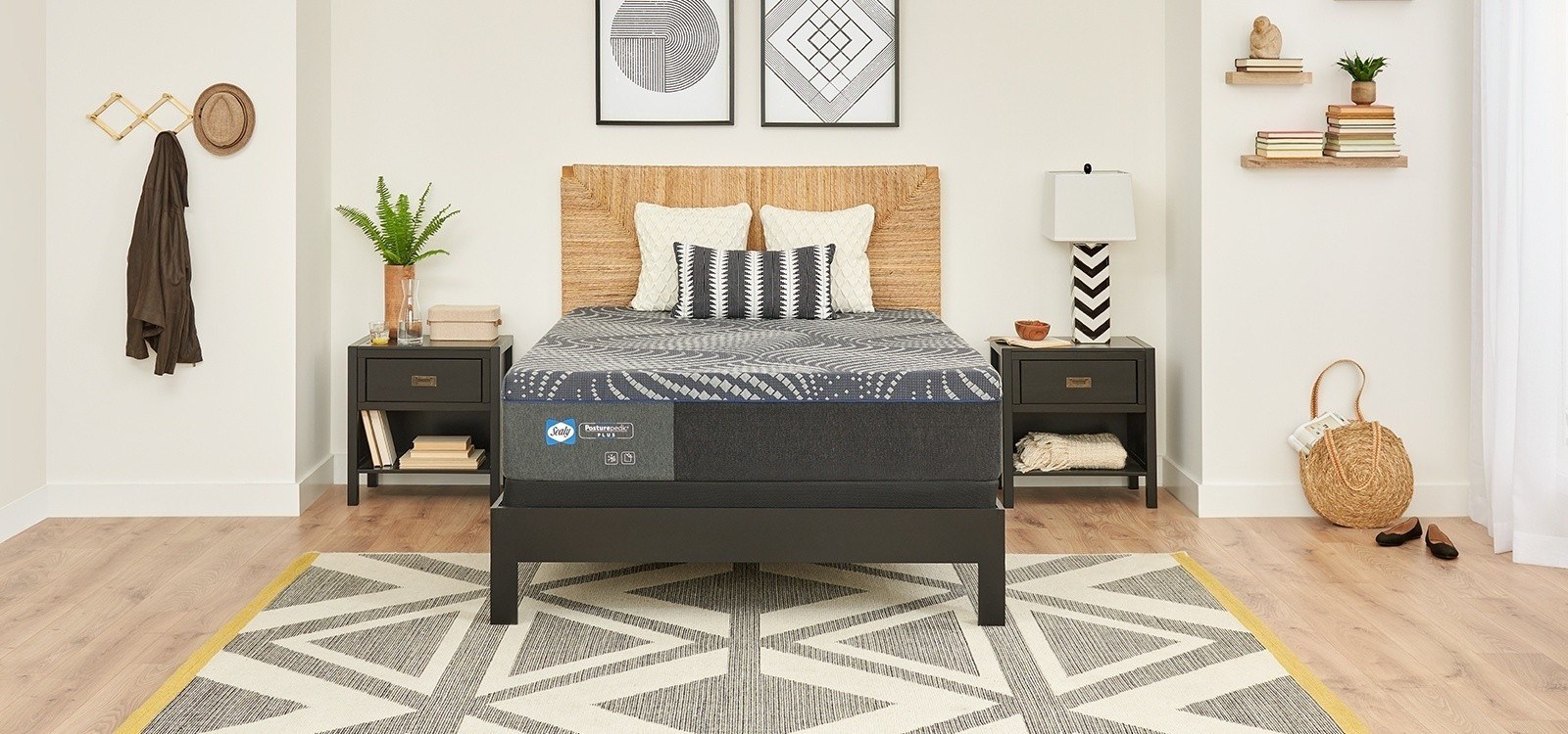 Close view of the Sealy Posturepedic Plus cover and comfort layers